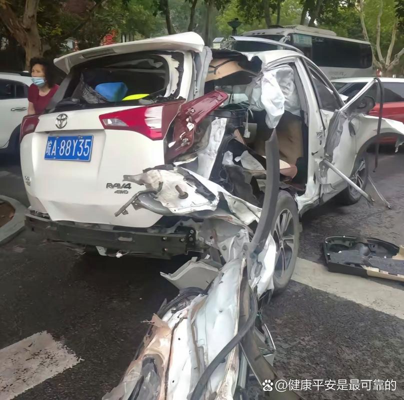 撞人拍片无碍赔五千，这笔钱合理吗保险赔不赔？